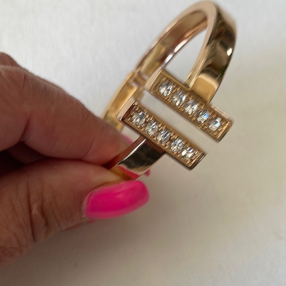 Gorgeous cuff bracelet. - Picture 3 of 6